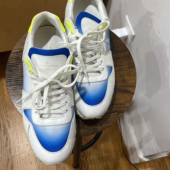 Louis Vuitton - Picture 2 of 5